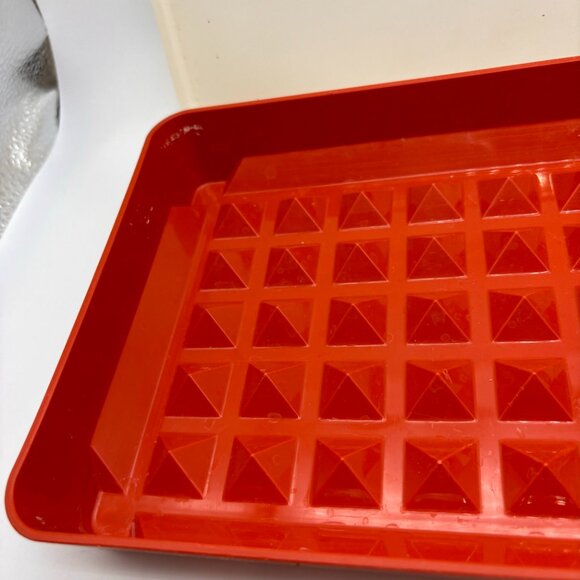 Vintage Tupperware Deli Meat Hot Dog Bacon Storage Container Plastic with Lid - Picture 5 of 15